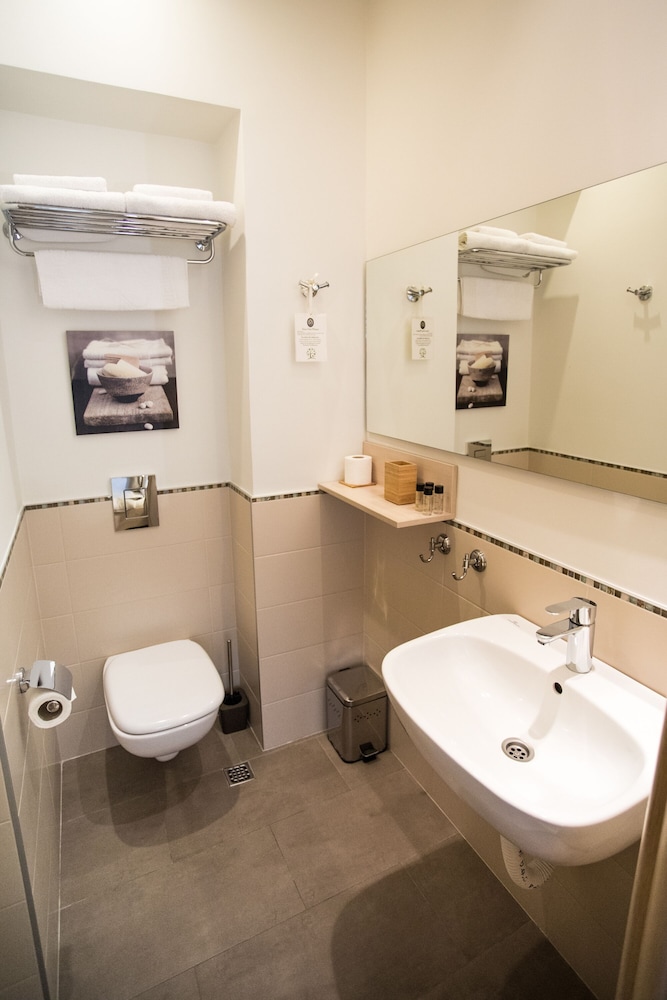 Deluxe Double Room, 1 King Bed photo 3