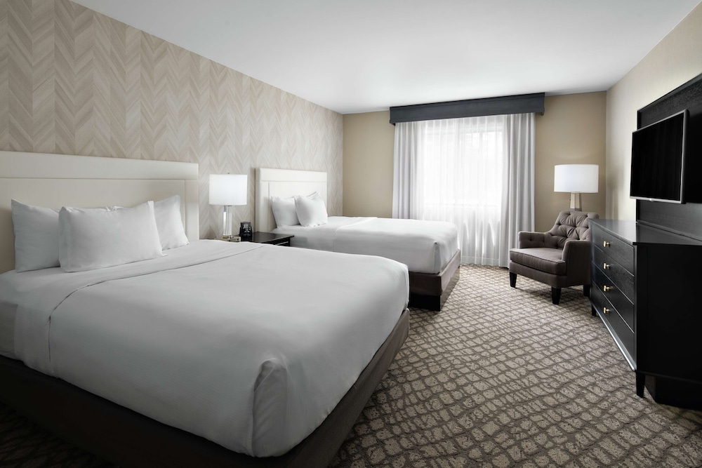 Suite, 2 Queen Beds, Courtyard View (Living Room, Wet Bar) - Photo 3