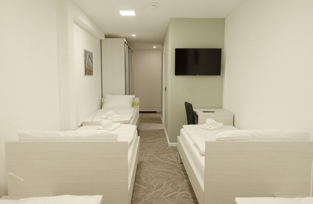 Family Room, Private Bathroom (8)
