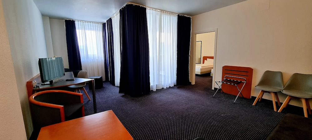 Executive Suite photo 2