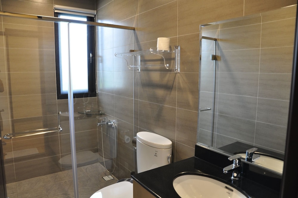 Standard Room, 1 Queen Bed, Mountain View (201) photo 3