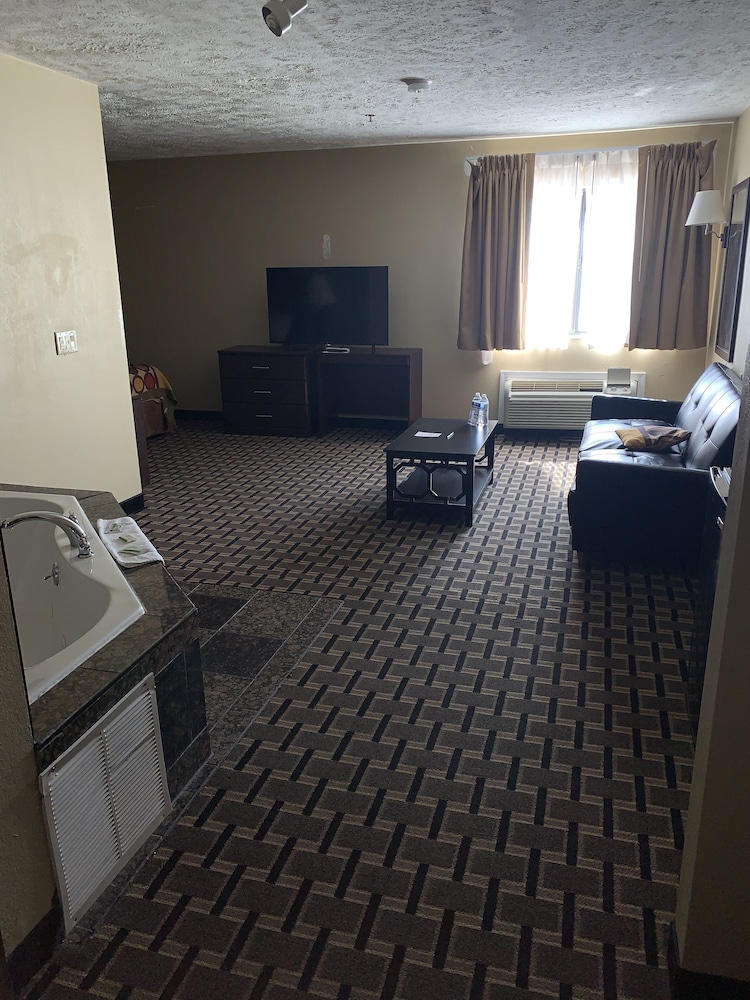 Deluxe Room, 1 King Bed photo 2
