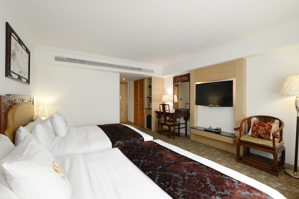 Executive Room with two Queen Beds - Photo 2