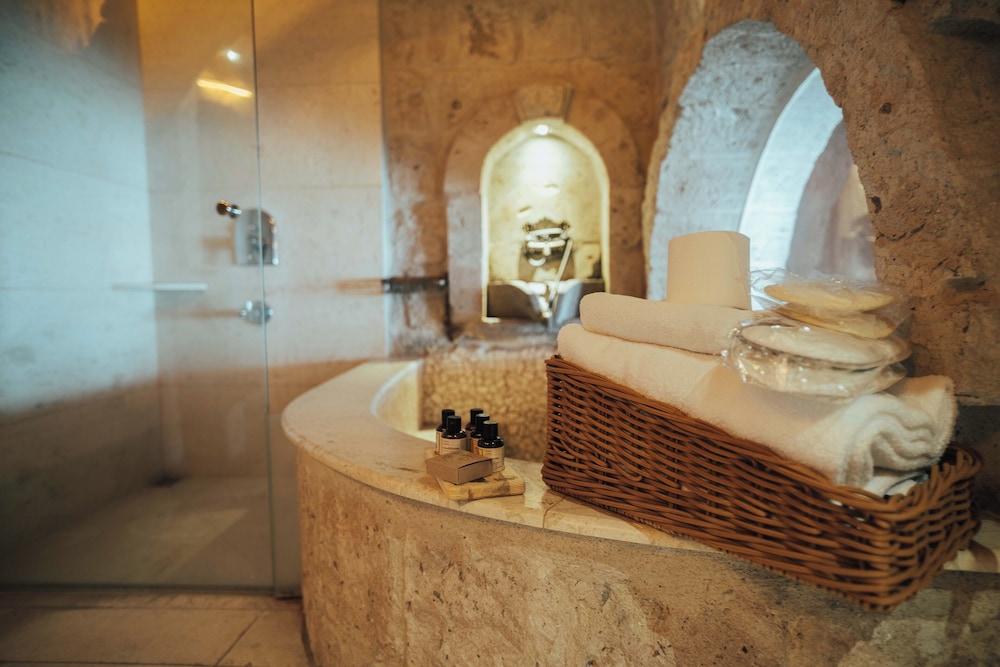 Deluxe Stone Suite with Stone - Photo 11