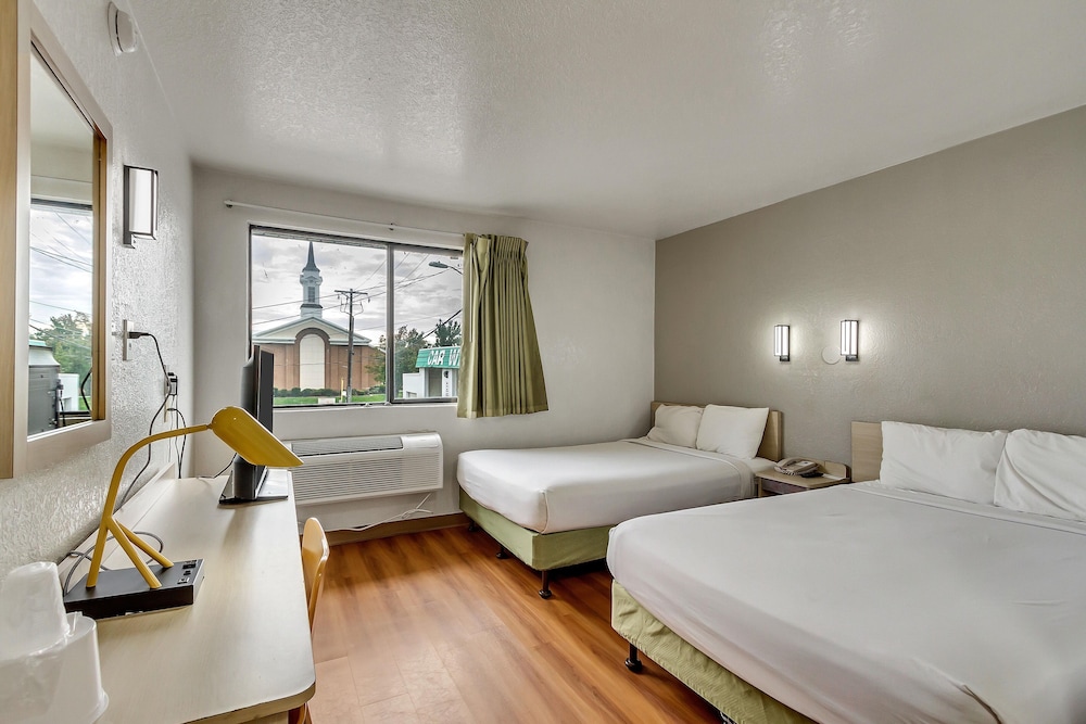 Standard Room, 2 Double Beds, Non Smoking photo 3