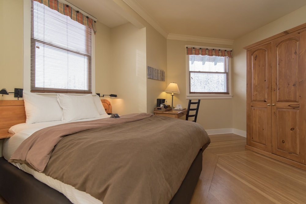 Traditional Room, 1 Queen Bed (Tower) photo 2