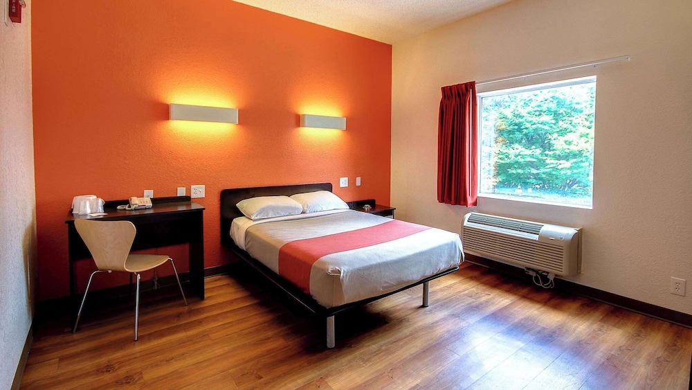 Standard Room, 1 Double Bed, Accessible, Non Smoking photo 3
