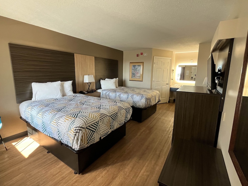 Deluxe Room, 2 Double Beds, Non Smoking, Refrigerator & Microwave - Photo 5
