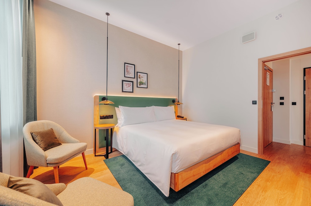 Suite, 1 Bedroom - Photo 1