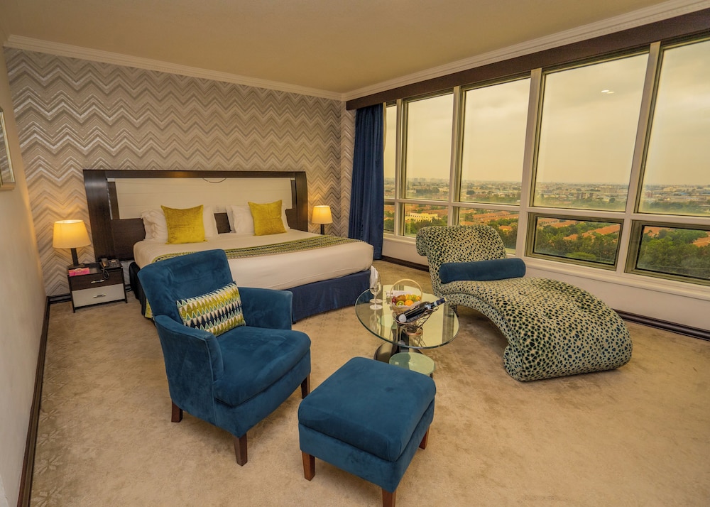 Executive Room with Skyline View - Photo 12