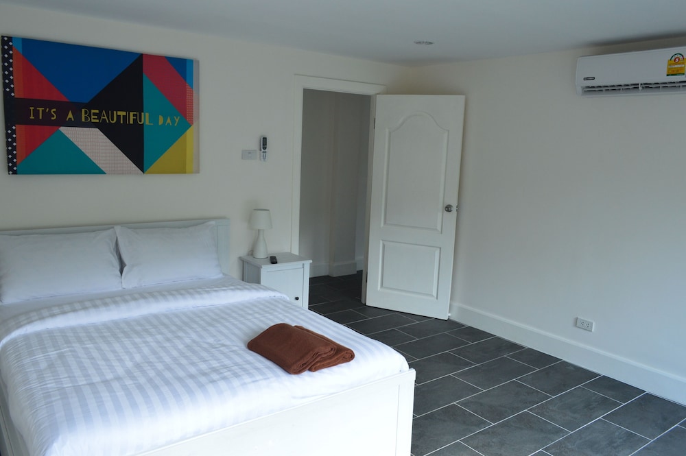 Romantic Penthouse, 2 Double Beds, Partial Sea View photo 2