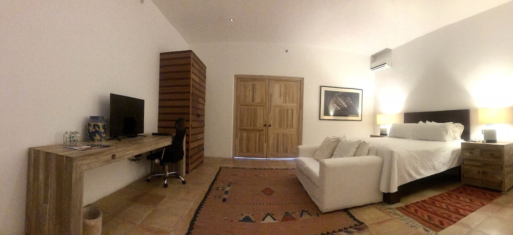 Superior Room, Bathtub - Photo 3