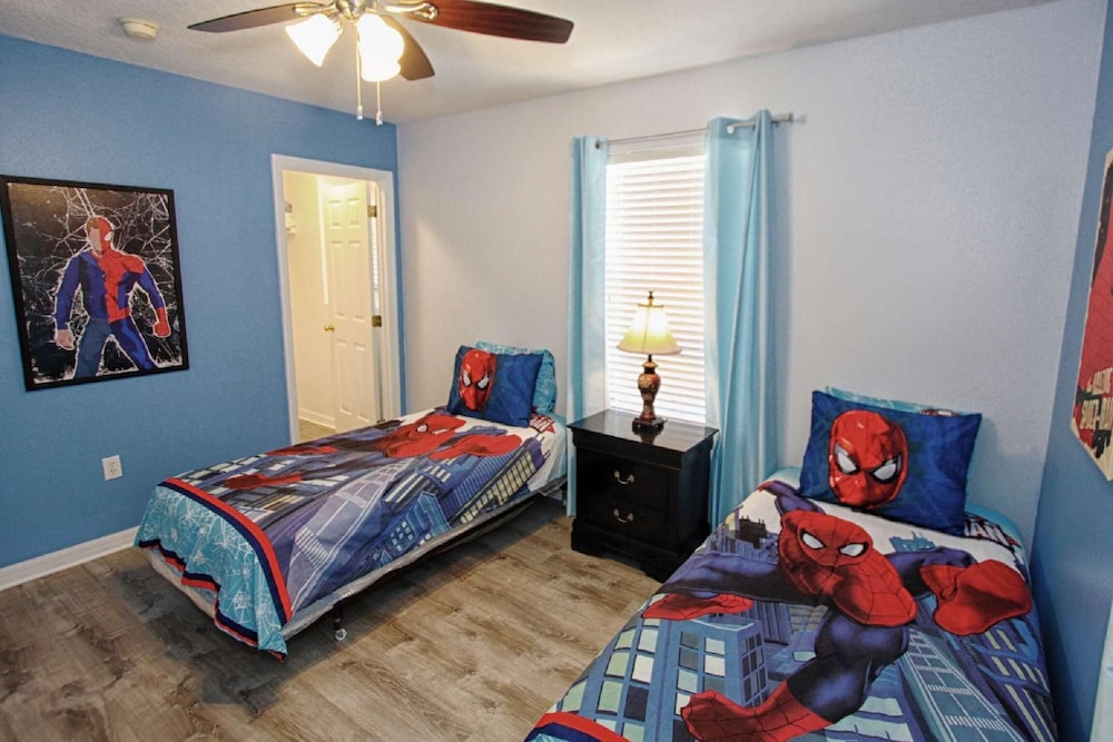 House, Multiple Beds (329 Windwood Bay)