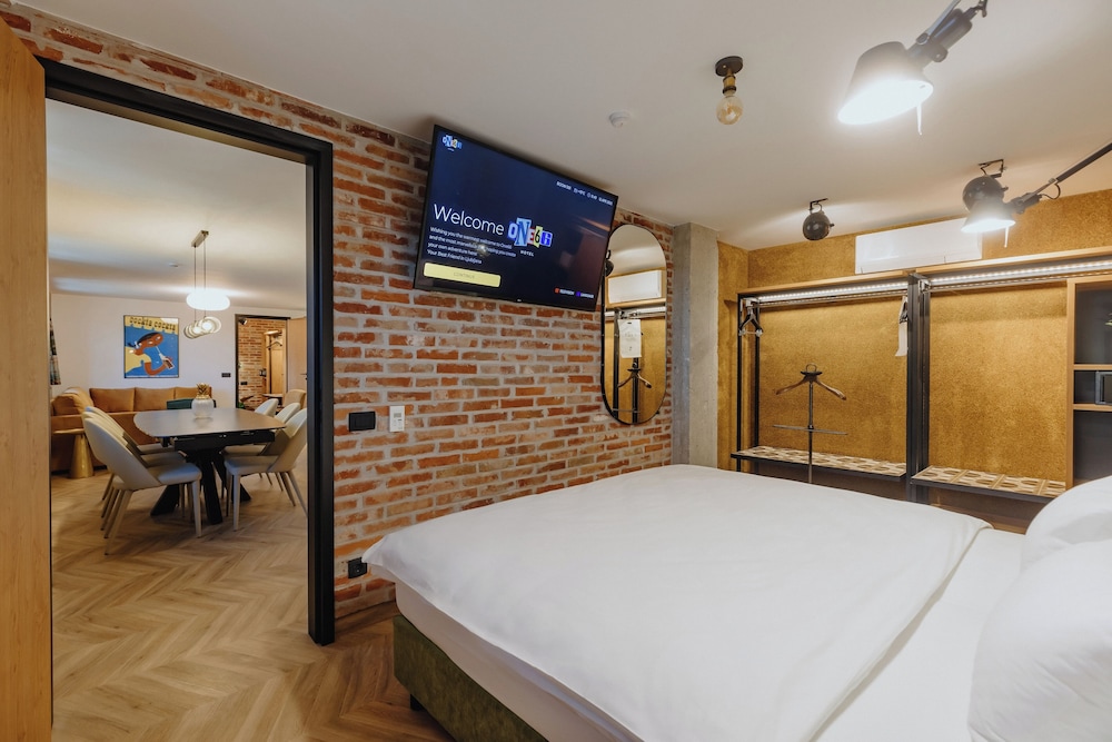Deluxe Apartment, 2 Bedrooms - Photo 2