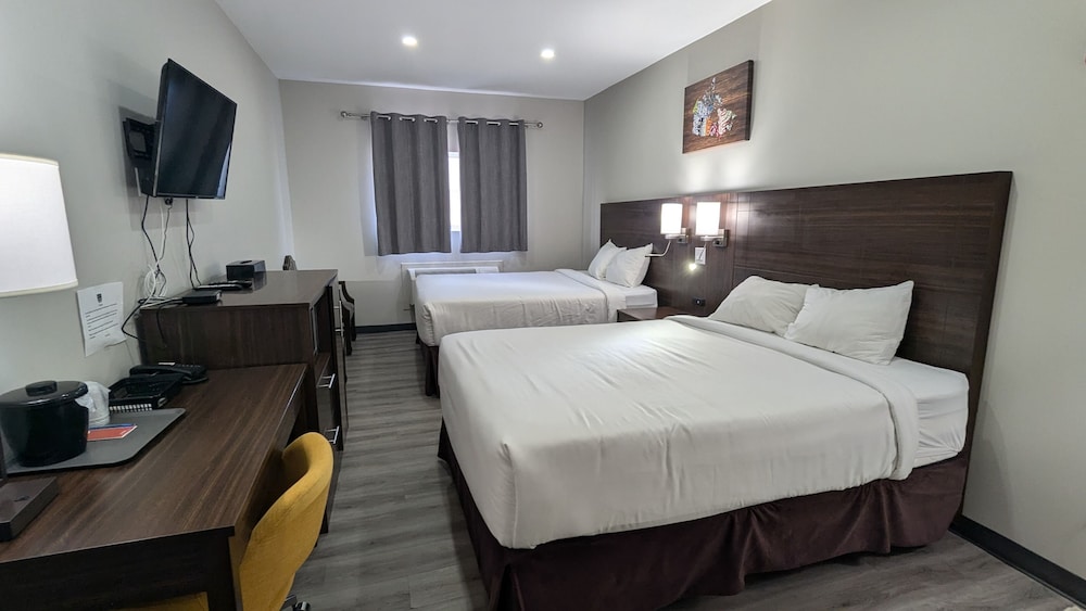 Standard Room, 2 Queen Beds, Non Smoking - Photo 3