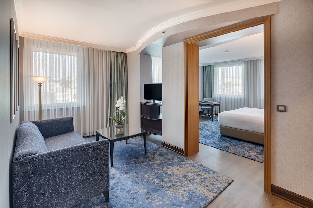 Junior Suite, 1 King Bed, City View - Photo 4