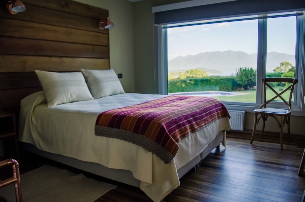 Standard Double Room, 1 Queen Bed, Lake View photo 1