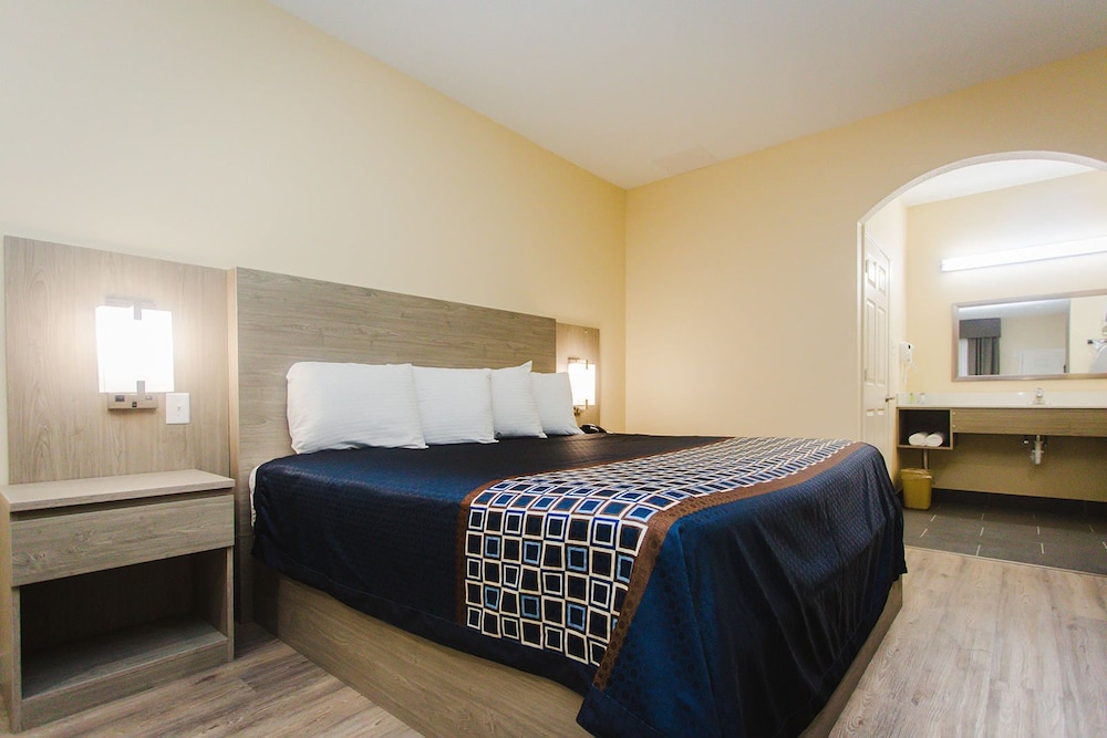 Standard Room, 1 King Bed, Non Smoking