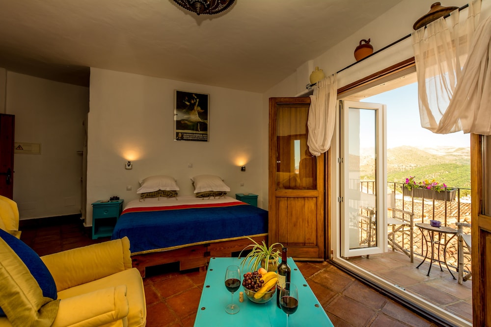 Luxury Double or Twin Room, 1 King Bed, Balcony, Mountain View, photo 6
