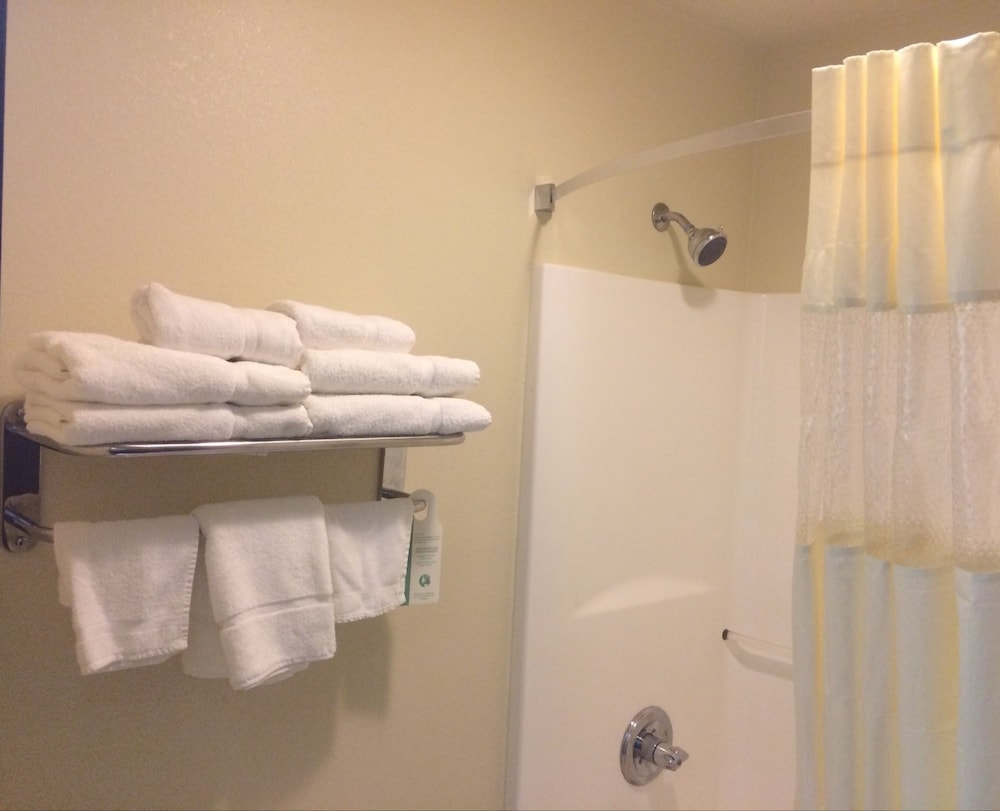 Room, 1 King Bed, Non Smoking (Guest) - Photo 6