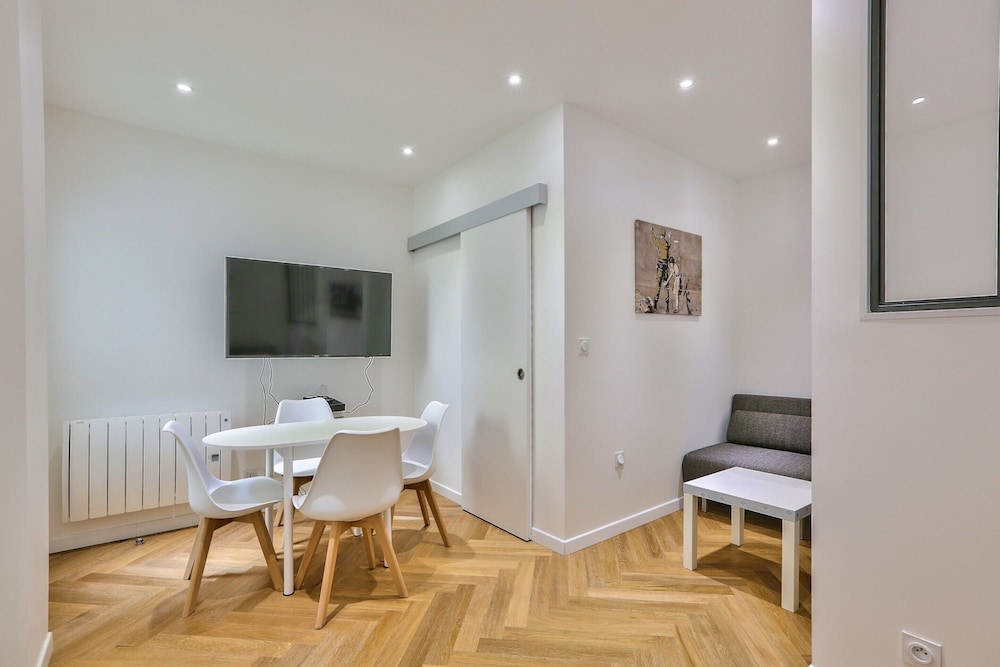 Apartment photo 2