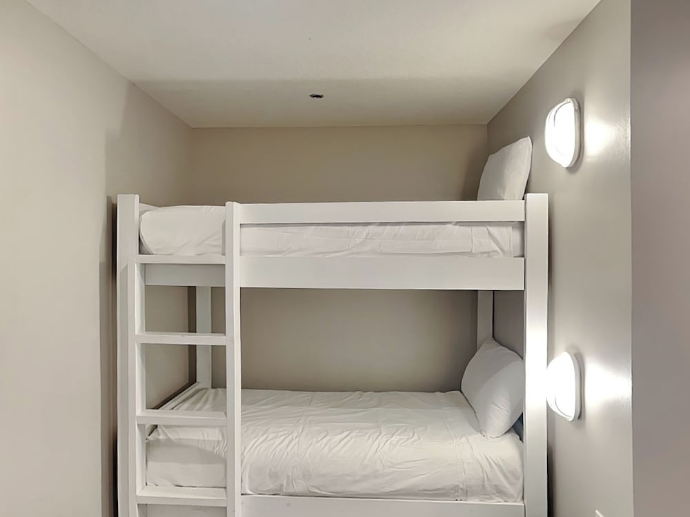 Condo, 2 Bedrooms, Balcony, Ocean View (#1304 - No Pets) photo 3