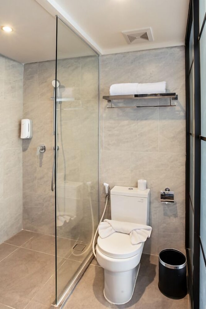 Deluxe Twin Room (Room Only) - Photo 2