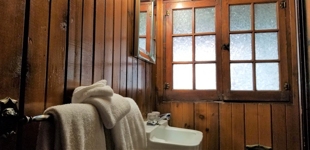 Basic Cabin (Standard Studio Cabin) photo 2