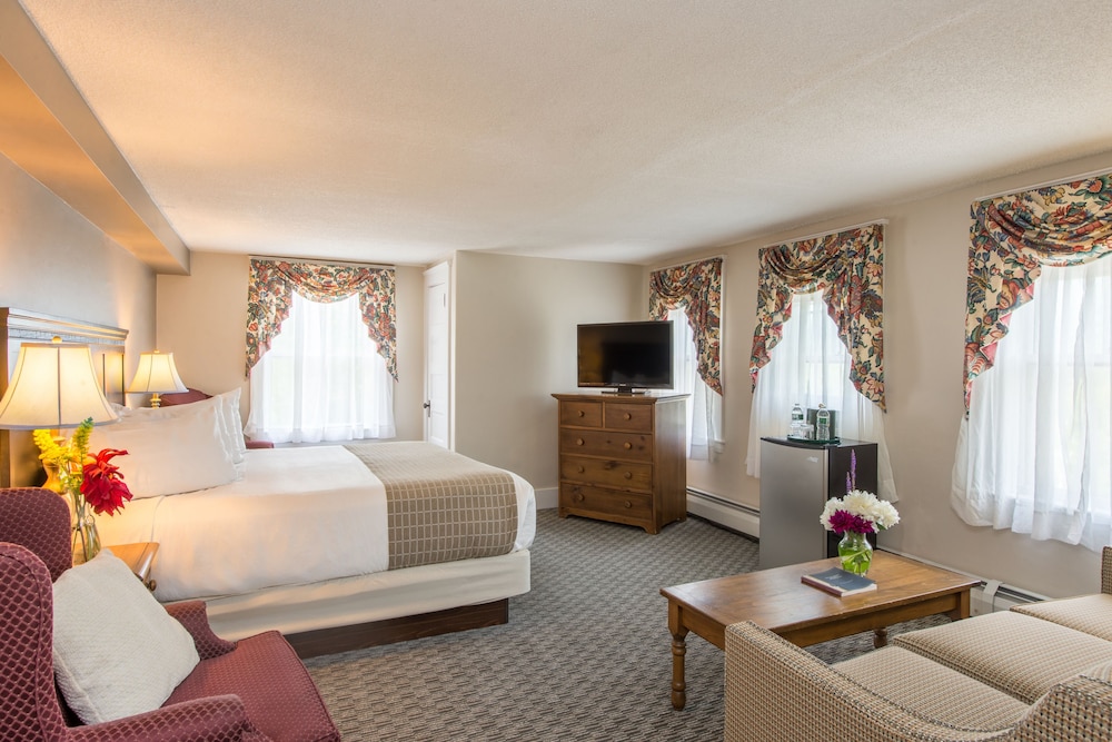 Suite, 1 King Bed with Sofa bed, Mountain View - Photo 2