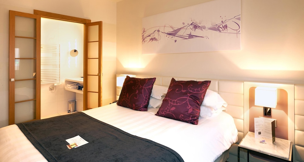 Standard Room, 1 Queen Bed, Non Smoking - Photo 6