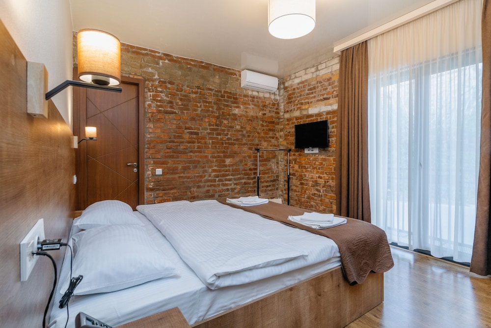 Superior Double Room, 1 King Bed, Balcony (204) photo 2
