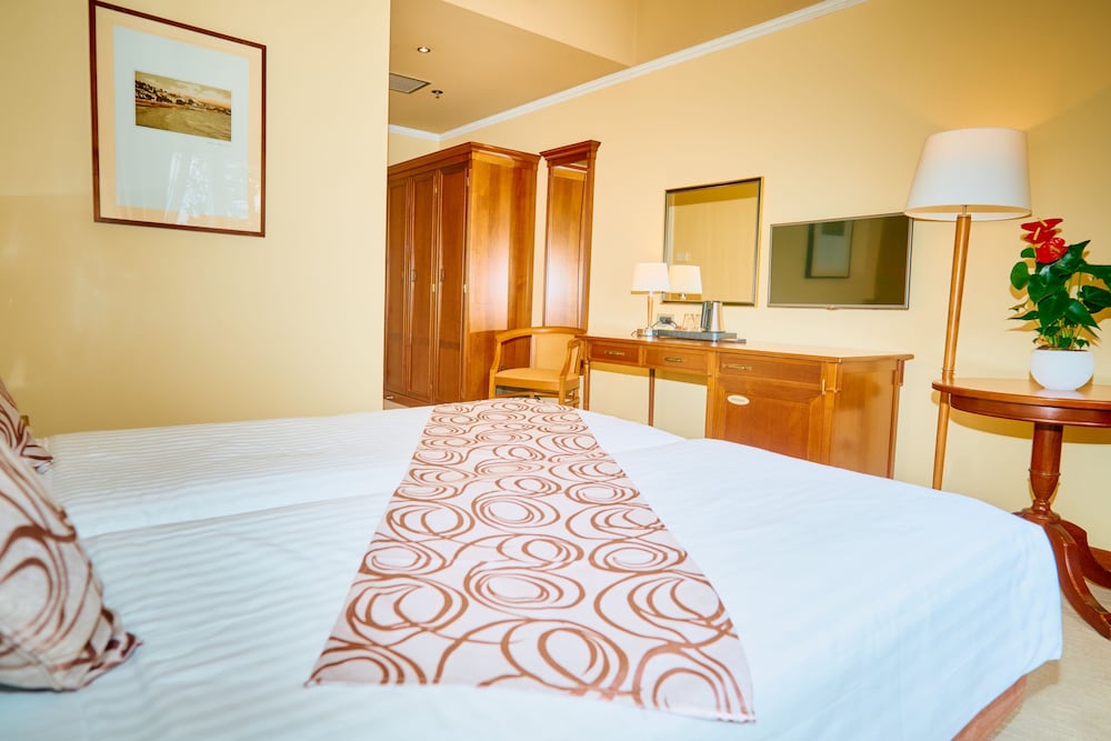 Deluxe Double or Twin Room, Balcony, Sea View - Photo 2