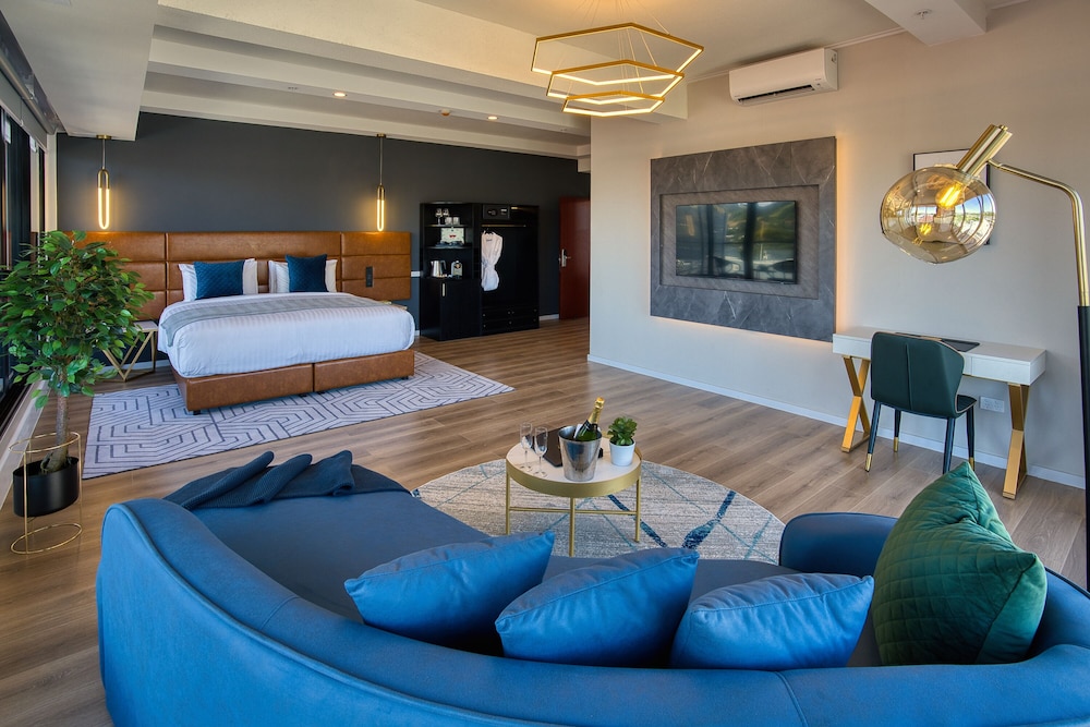 Executive Studio Suite