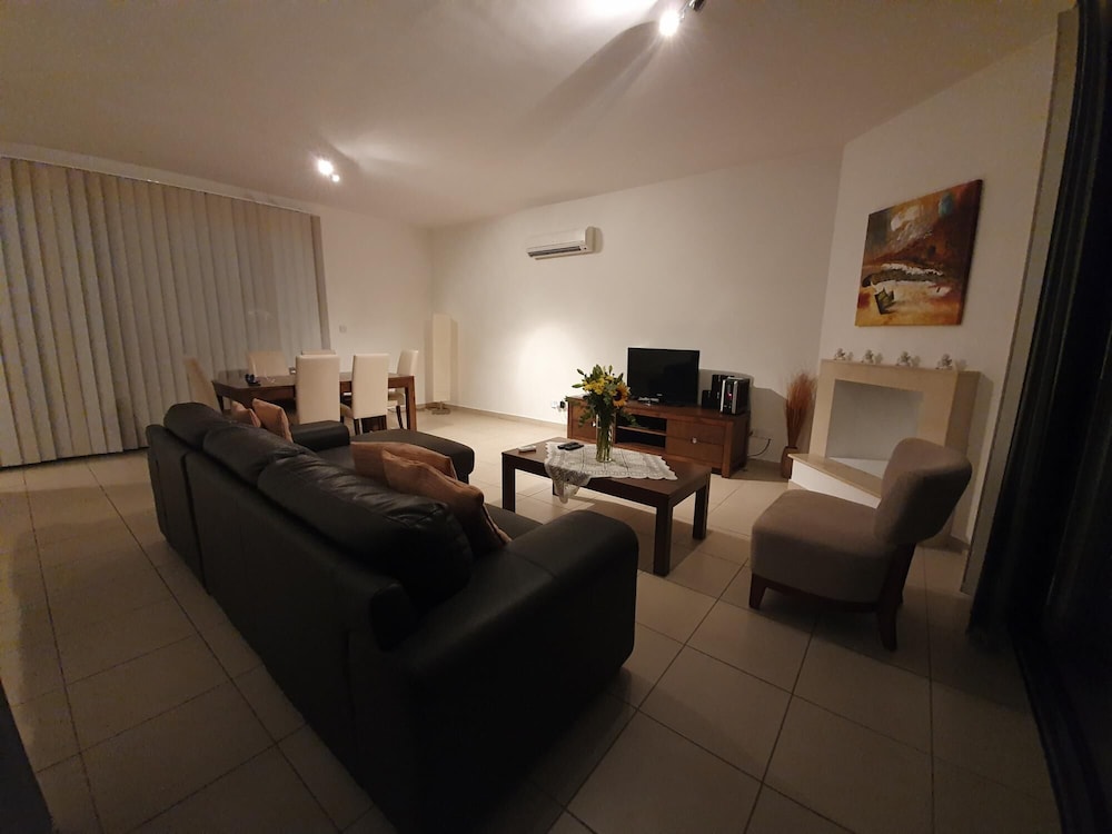 Villa photo 1