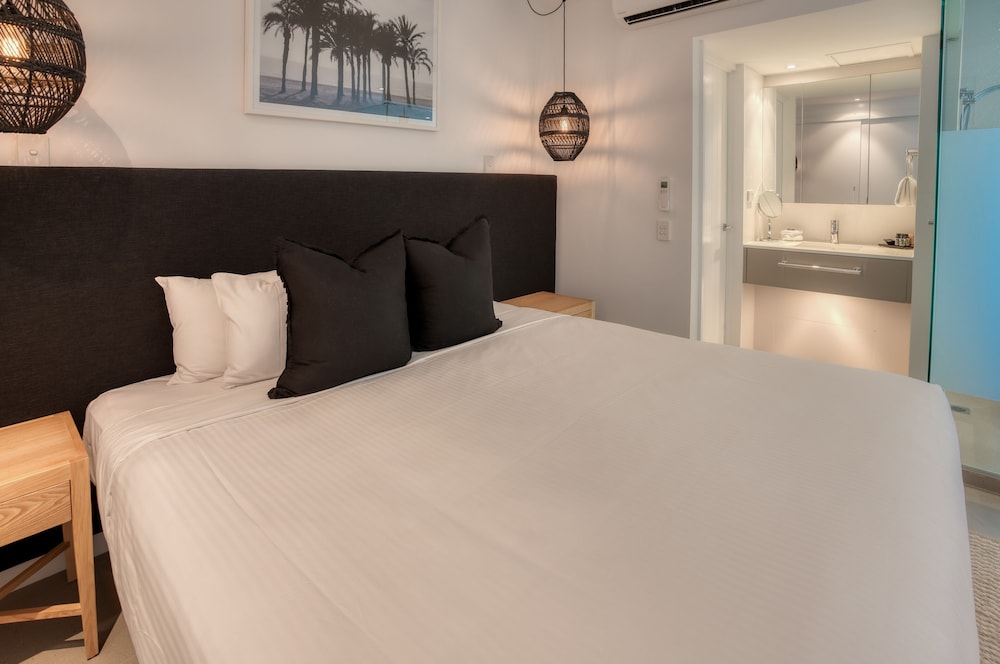 Beachfront Spa Studio Penthouse photo 3