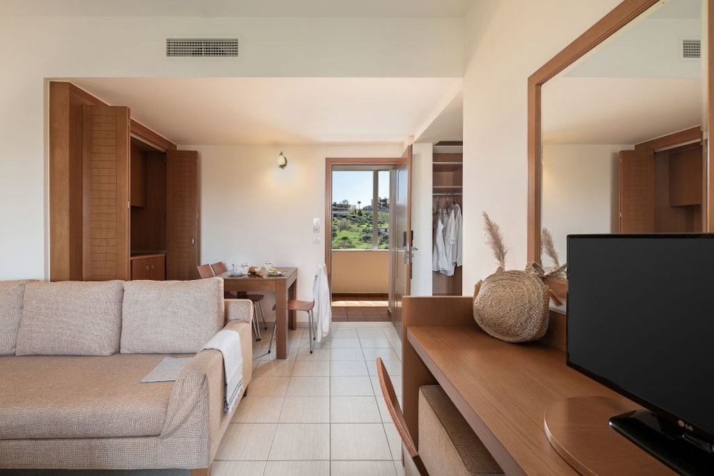 Sea View Suite - Photo 8
