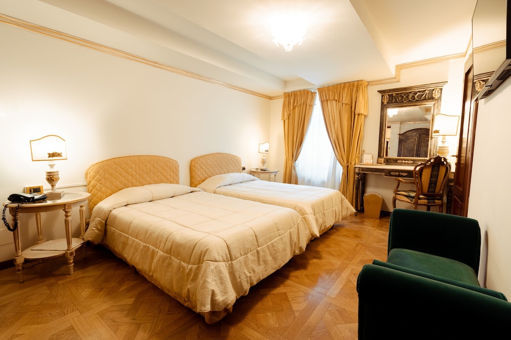 Standard Double Room - Photo 15