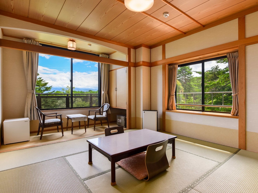 [Lake side]Japanese room 8 tatami mats + Hiroen - Photo 1
