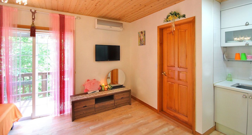 Room (B) photo 3