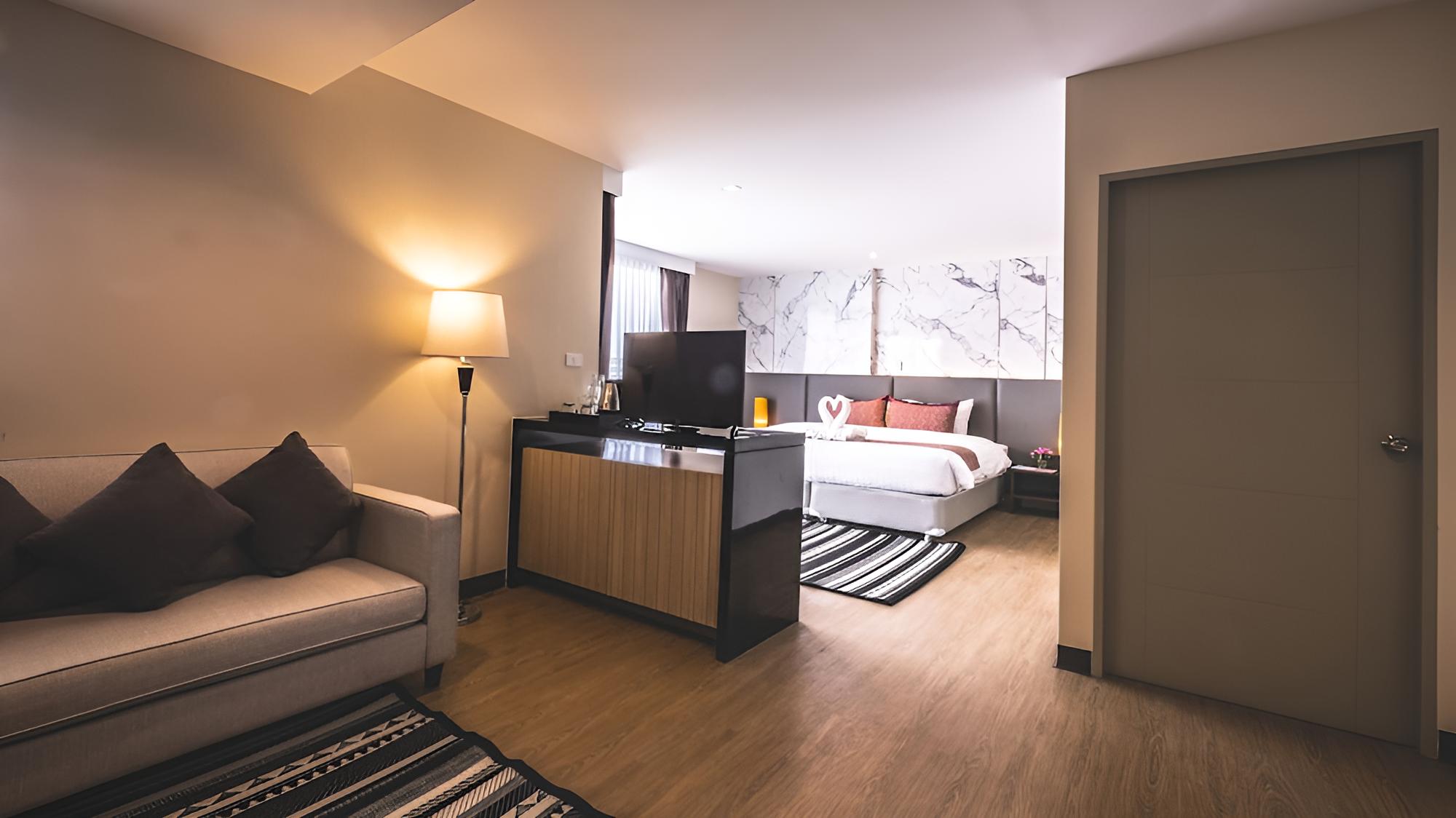 Premium King Suite - Photo 1