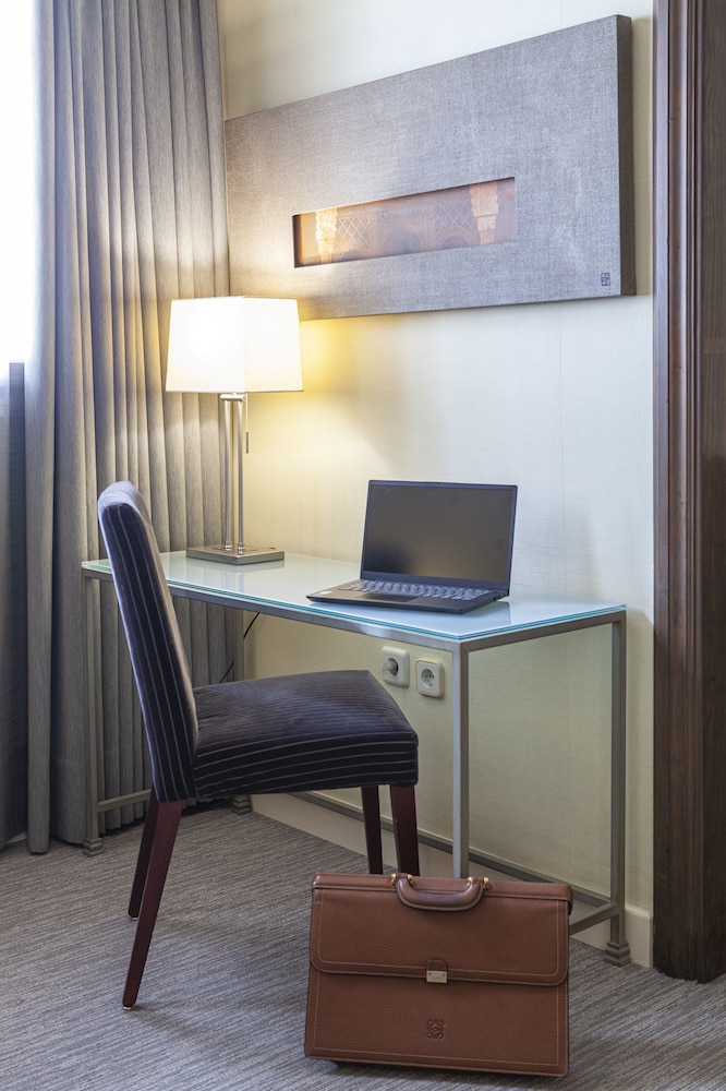 Junior Suite (2 adults) - Photo 9