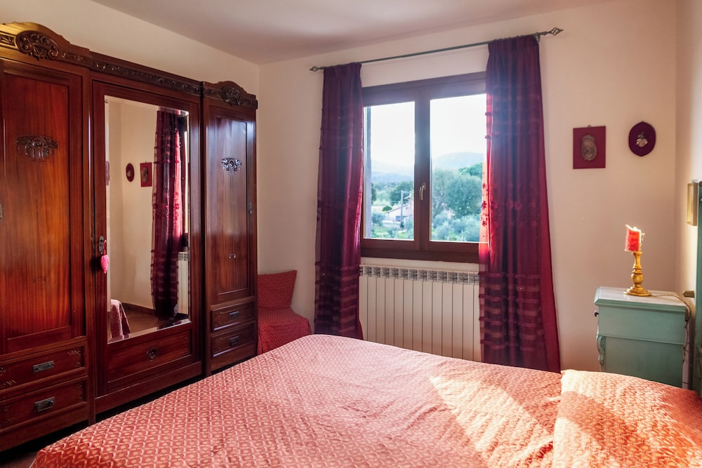 Family Apartment, 2 Bedrooms, Balcony, Garden View photo 3