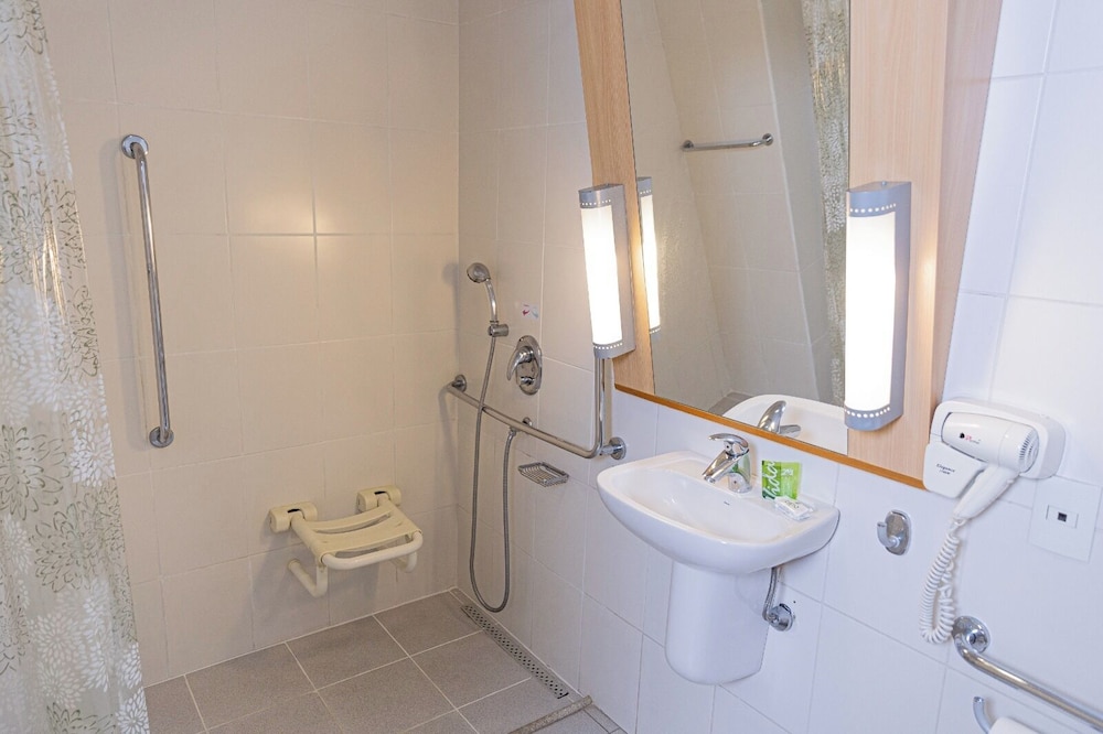 Standard Double Room, Mobility Accessible photo 2