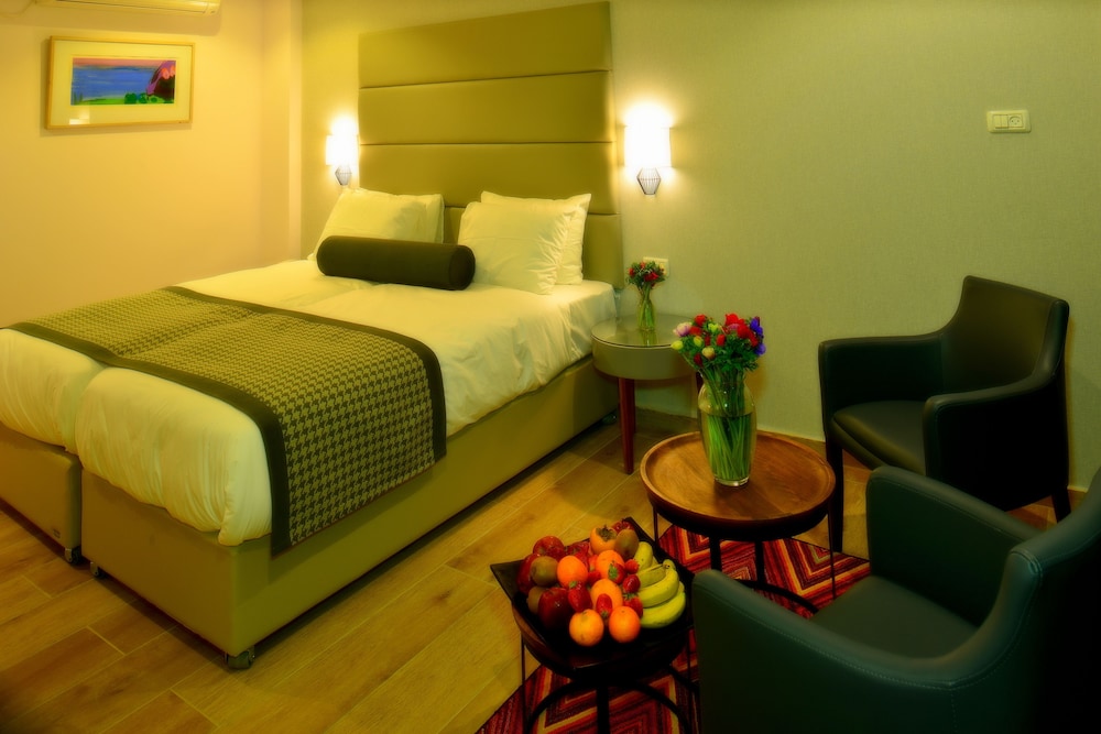 Premium Twin Room - Photo 2