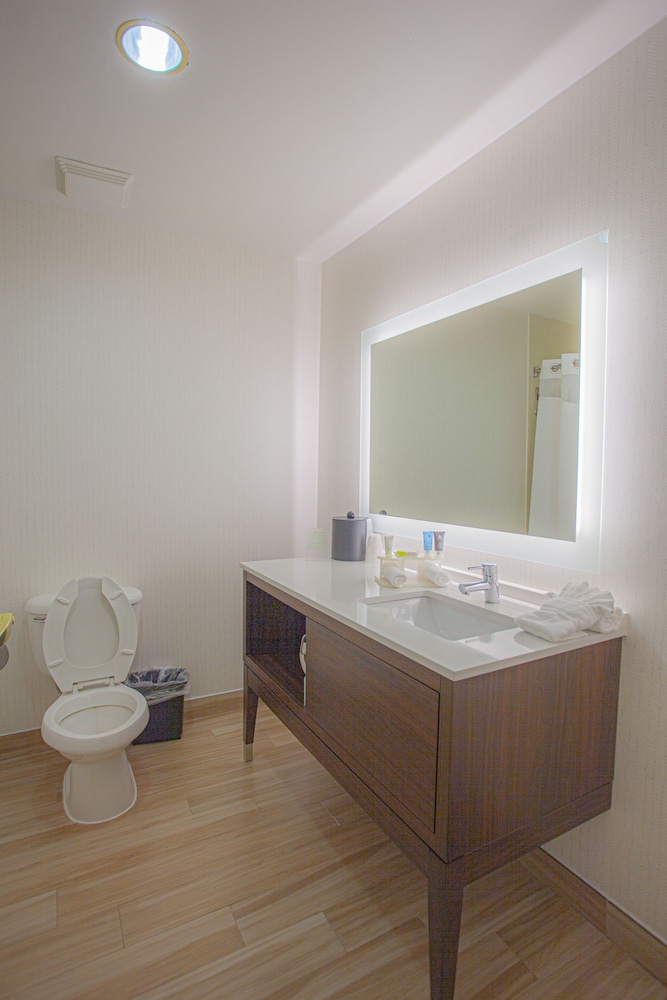 Standard Room, 1 Queen Bed, Accessible (Communications) - Photo 2
