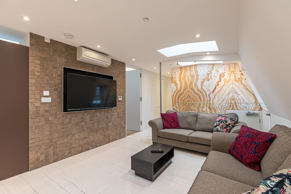 Penthouse, Ensuite photo 1