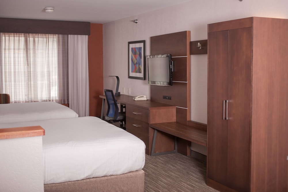 Suite, Multiple Beds - Photo 6