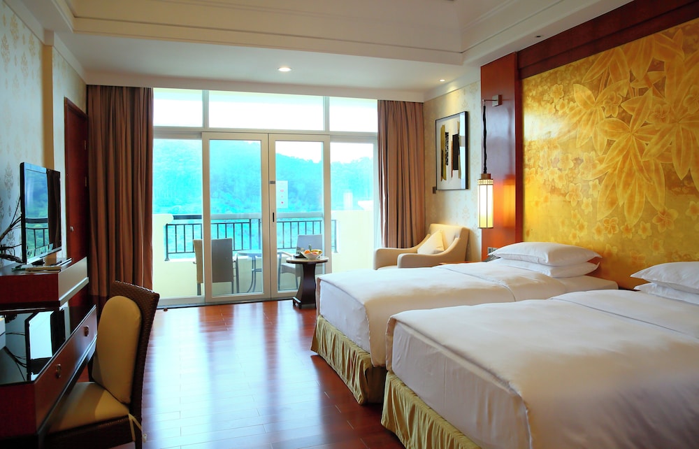 Lake View Deluxe Twin Beds Room - Photo 4