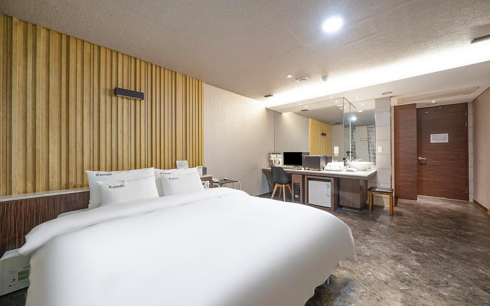 Standard Double Room, 1 Queen Bed, City View