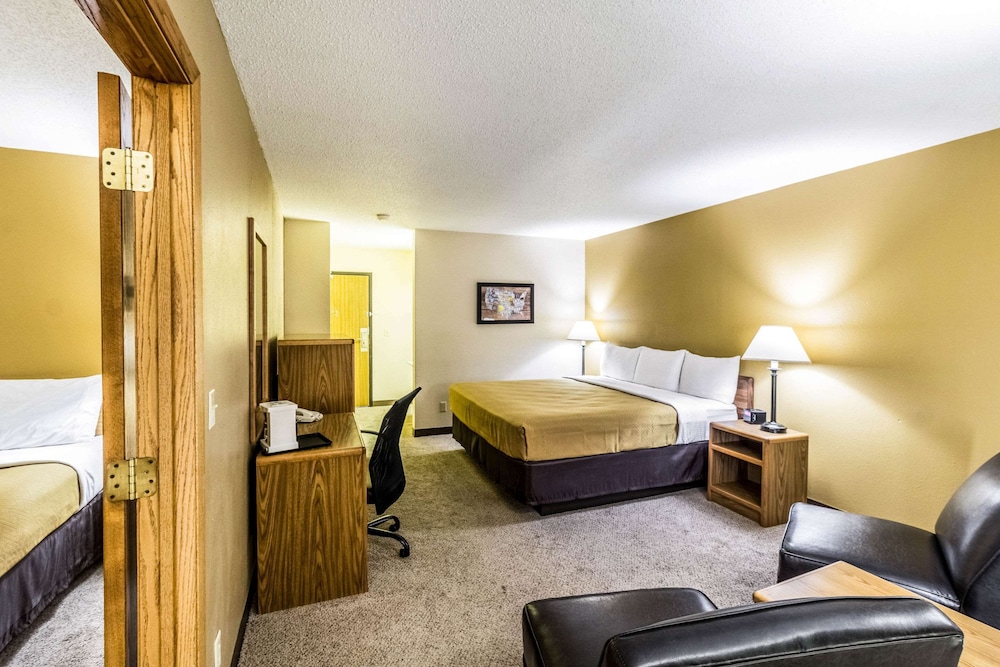 Suite, 2 Queen Beds, Non Smoking photo 2